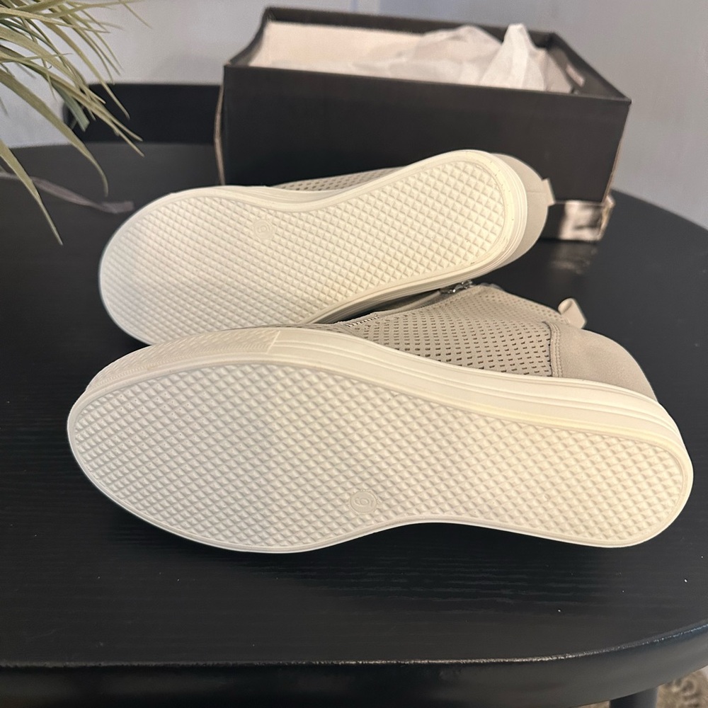 Booties in Light Gray - Picture 5 of 7